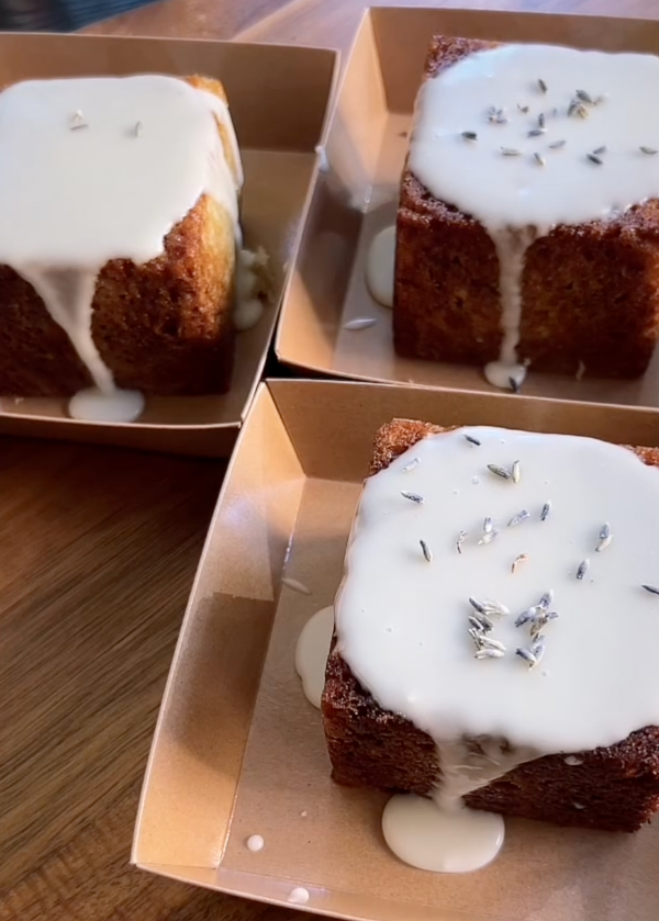oh hi there little lavender honey mini cakes!! i dont think it gets much cuter than this